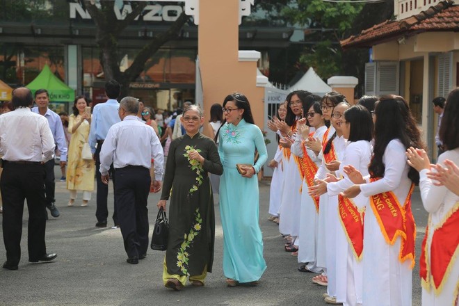 Học sinh cả nước háo hức trong ngày khai giảng, bắt đầu một năm học mới! - Ảnh 19.