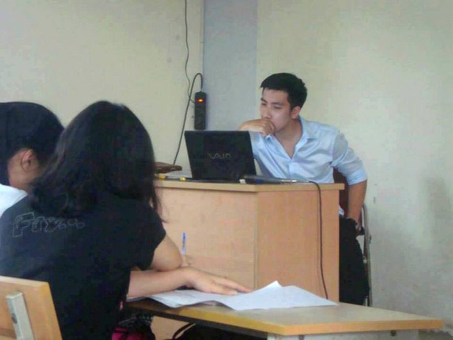 Giảng vi&ecirc;n ĐH Thương mại trong tấm ảnh chụp l&eacute;n: Trường c&oacute; cực phẩm thế n&agrave;y, kh&ocirc;ng chăm học cũng ph&iacute;! - Ảnh 1.