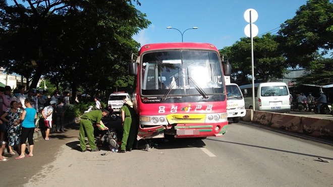 TP. HCM: Va chạm với xe khách, chồng bị thương, vợ tử vong tại chỗ - Ảnh 2.