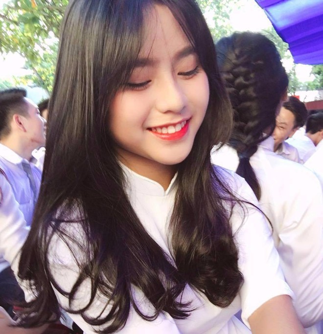 Nữ sinh THPT Hưng Y&ecirc;n g&acirc;y sốt nhờ nụ cười trong veo - Ảnh 6.