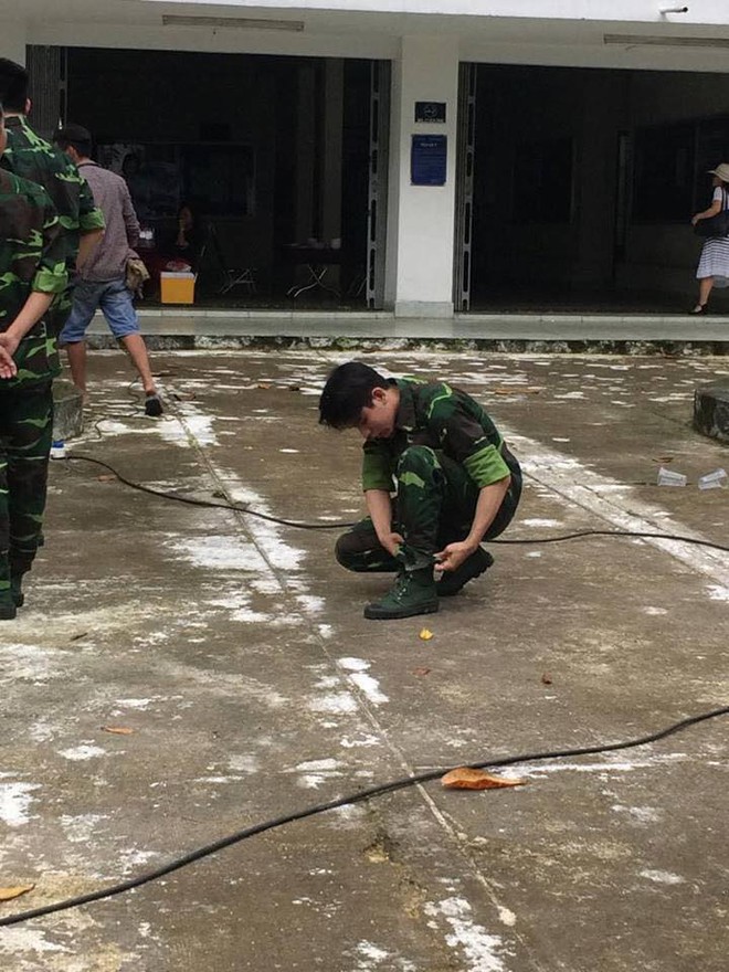 Quên Sơn Tùng đi vì có một anh lính vai phụ dù không phải là nắng nhưng vẫn chói chang chẳng kém! - Ảnh 5.