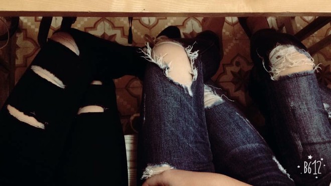 Đ&acirc;y l&agrave; phản ứng si&ecirc;u dễ thương của b&agrave; khi lần đầu ti&ecirc;n thấy ch&aacute;u mặc quần r&aacute;ch - Ảnh 3.