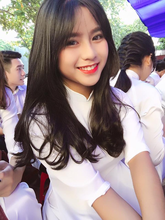Nữ sinh THPT Hưng Y&ecirc;n g&acirc;y sốt nhờ nụ cười trong veo - Ảnh 5.