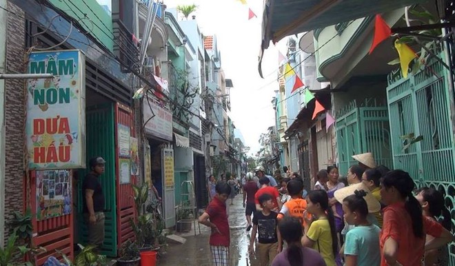 Ch&aacute;y lớn nh&agrave; tr&ocirc;ng trẻ ở S&agrave;i G&ograve;n, hai vợ chồng th&aacute;o chạy ra ngo&agrave;i tho&aacute;t th&acirc;n - Ảnh 2.