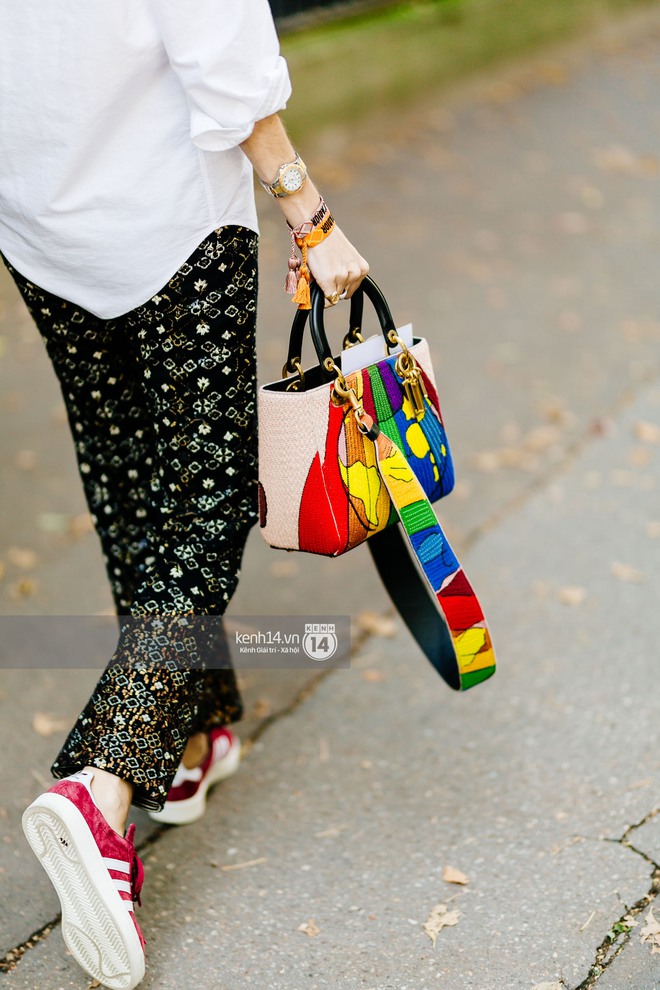 Nếu nghĩ street style tại Paris Fashion Week chỉ l&agrave; cuộc chiến v&aacute;y &aacute;o th&igrave; bạn nhầm to rồi - Ảnh 19.