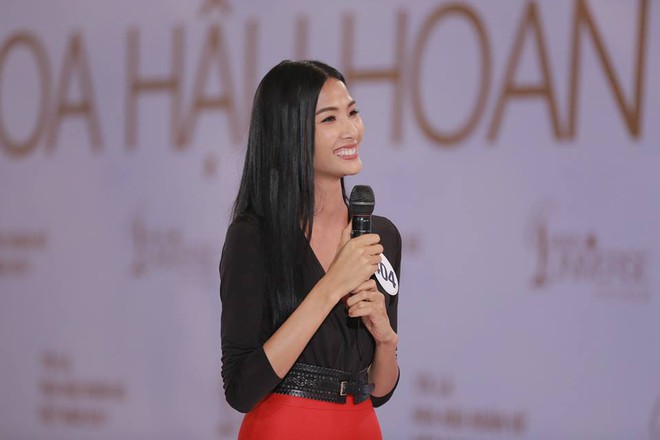 Trước Hoa hậu Hoàn vũ, Hoàng Thùy cũng có phần thi phỏng vấn cực bá đạo tại Next Top Model - Ảnh 5.