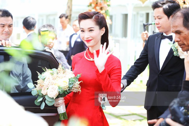 Diện áo dài đỏ rực, cô dâu Thu Thảo tiếp tục đốn tim fan bằng nhan sắc vô cùng rạng rỡ và xinh đẹp - Ảnh 4.