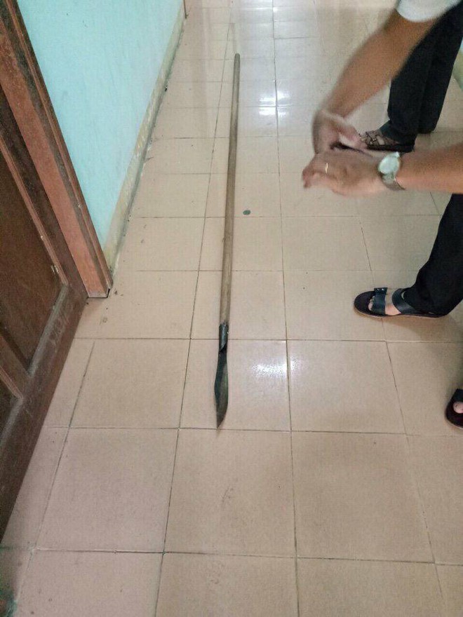 Quảng Nam: Anh trai cầm c&acirc;y gi&aacute;o 2 m&eacute;t đ&acirc;m chết em ruột - Ảnh 1.