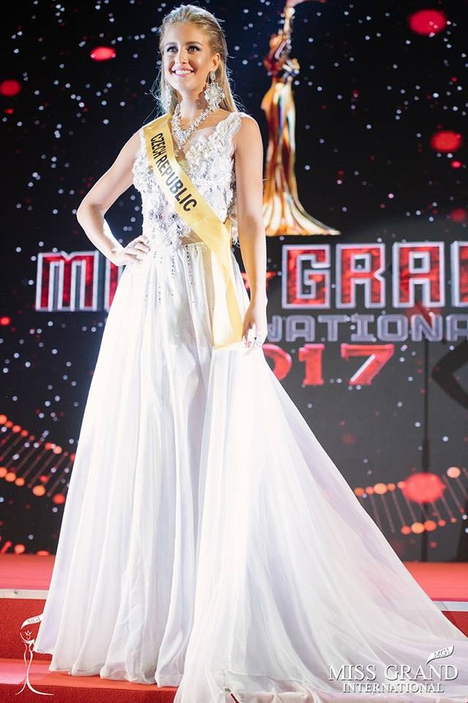 Đ&#226;y l&#224; nhan sắc 10 Hoa hậu đang được y&#234;u th&#237;ch hơn Huyền My tại Miss Grand International 2017 - Ảnh 17.