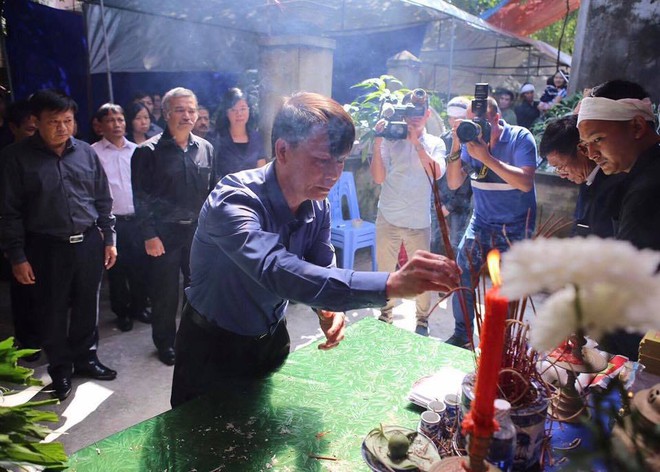 Nhiều bạn b&egrave; đồng nghiệp c&oacute; mặt từ sớm, tiễn đưa ph&oacute;ng vi&ecirc;n tử nạn v&igrave; lũ cuốn khi đang t&aacute;c nghiệp - Ảnh 2.