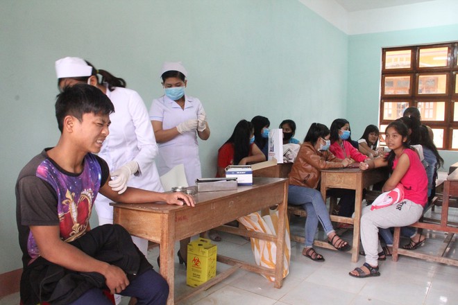 Quảng Nam: B&ugrave;ng ph&aacute;t dịch bạch hầu ở trường tiểu học, một học sinh 8 tuổi tử vong - Ảnh 1.