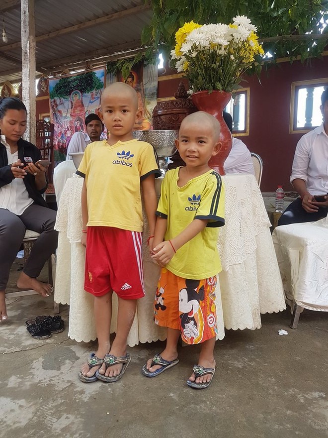 Đám tang Á quân The Voice Campuchia bị chồng bắn chết: Hai con thơ dại và bạn trai tin đồn đến đưa tiễn - Ảnh 4.