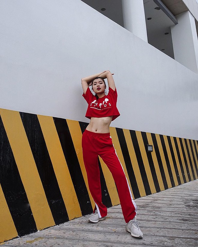 Phạm Hương ph&ocirc; diễn street style đầu ti&ecirc;n tại Seoul, HyunA đụng t&uacute;i hiệu với Ch&acirc;u B&ugrave;i - Ảnh 16.