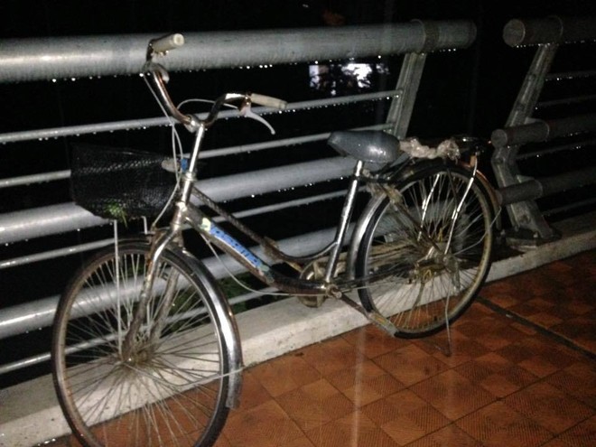 Quảng Nam: Thai phụ có biểu hiện trầm cảm bỏ lại xe đạp, nhảy cầu tự tử giữa đêm - Ảnh 2.