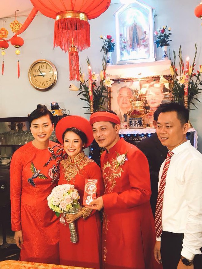 D&acirc;n mạng x&ocirc;n xao trước h&igrave;nh ảnh Ng&ocirc; Thanh V&acirc;n mặc &aacute;o d&agrave;i trong lễ rước d&acirc;u - Ảnh 7.