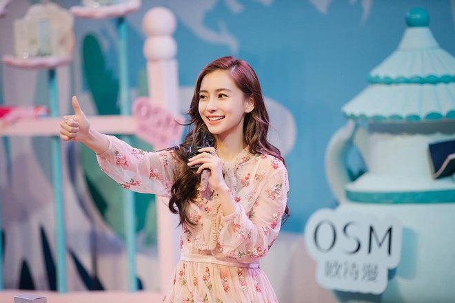 Nhan sắc ng&agrave;y c&agrave;ng ho&agrave;n mỹ của Angela Baby sau khi bọc răng sứ, nhuộm t&oacute;c mới - Ảnh 4.
