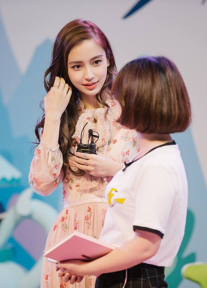 Nhan sắc ng&agrave;y c&agrave;ng ho&agrave;n mỹ của Angela Baby sau khi bọc răng sứ, nhuộm t&oacute;c mới - Ảnh 5.