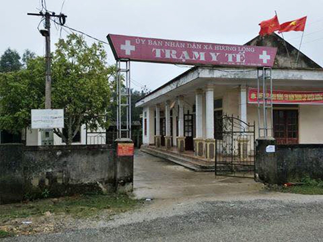 Cầm dao ch&eacute;m đứt g&acirc;n tay nữ ph&oacute; trạm y tế v&igrave; bị từ chối truyền nước - Ảnh 1.