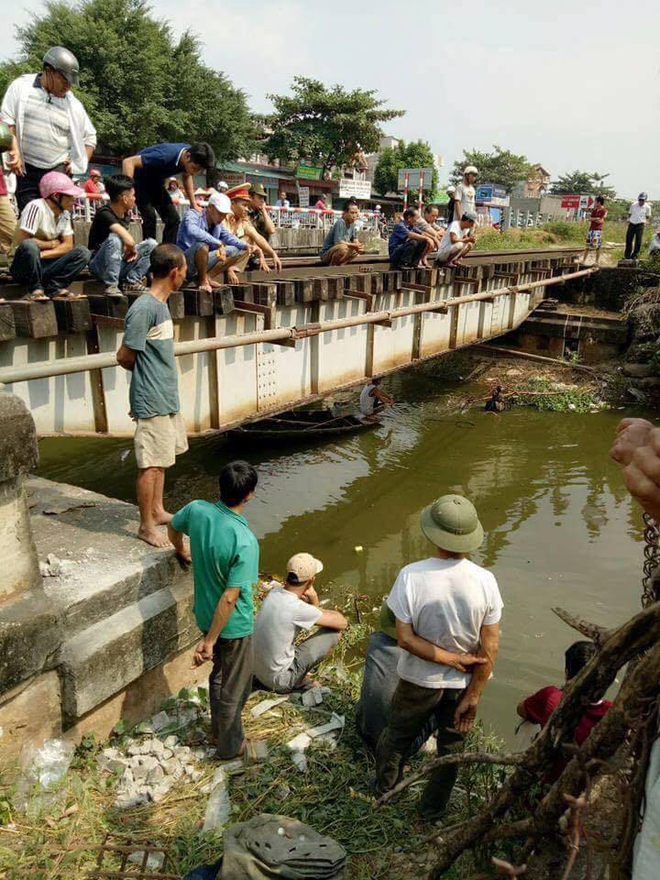 Hà Nam: Không ước lượng được khoảng cách an toàn để đứng chờ khi đoàn tàu sắp lao tới, 2 mẹ con tử vong thương tâm - Ảnh 2.