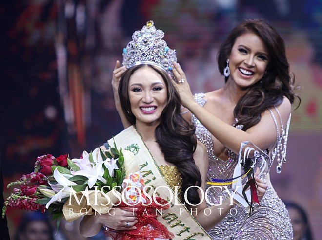 Tân Hoa hậu vừa đăng quang Miss Earth 2017 - Ảnh 1.