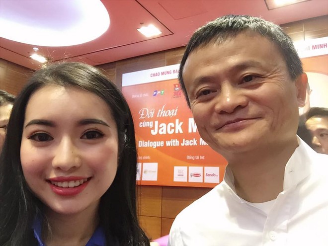 MC Hoa khôi gặp Jack Ma bị nhận xét nói tiếng Anh điệu: Đó là ngữ điệu mình cảm thấy tự tin nhất khi giao tiếp - Ảnh 1.