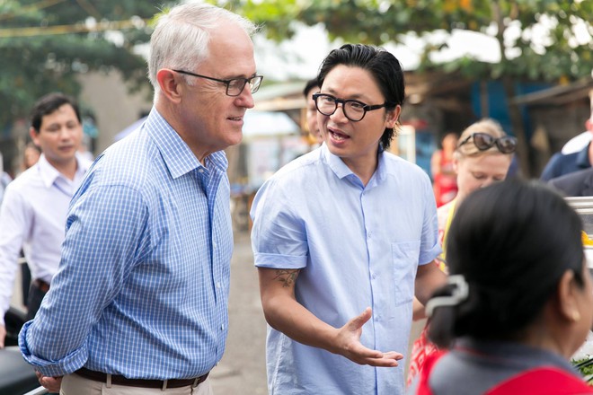 Thủ tướng Úc chia sẻ ảnh lần đầu thưởng thức bánh mì tại Đà Nẵng cùng Luke Nguyễn - Ảnh 2.