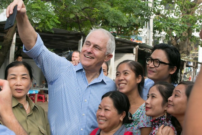 Thủ tướng Úc chia sẻ ảnh lần đầu thưởng thức bánh mì tại Đà Nẵng cùng Luke Nguyễn - Ảnh 5.