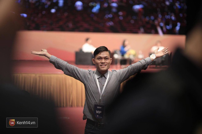 Fan cuồng khiến cả hội trường bất ngờ khi xúc động hô lớn: I love Jack Ma - Ảnh 7.