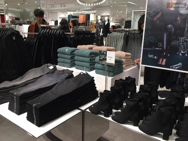 Buổi khai trương sớm store H&M Hà Nội: Đồ mùa đông đẹp, đa dạng với giá rất mềm, áo nỉ 249K, áo len 499K - Ảnh 12.