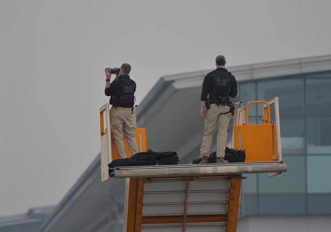 Tổng thống Mỹ l&ecirc;n chuy&ecirc;n cơ Air Force One rời s&acirc;n bay Nội B&agrave;i, kh&eacute;p lại chuyến c&ocirc;ng du đầu ti&ecirc;n tới Việt Nam - Ảnh 4.