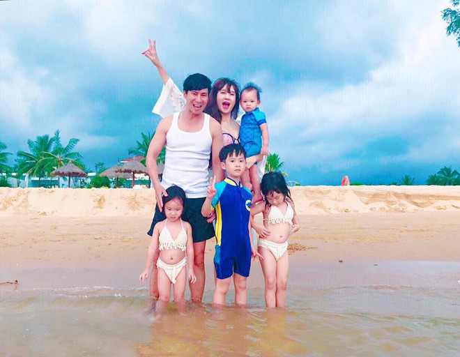 Vợ chồng L&yacute; Hải - Minh H&agrave; hạnh ph&uacute;c kỉ niệm 7 năm ng&agrave;y cưới b&ecirc;n 4 nh&oacute;c tỳ si&ecirc;u đ&aacute;ng y&ecirc;u - Ảnh 1.