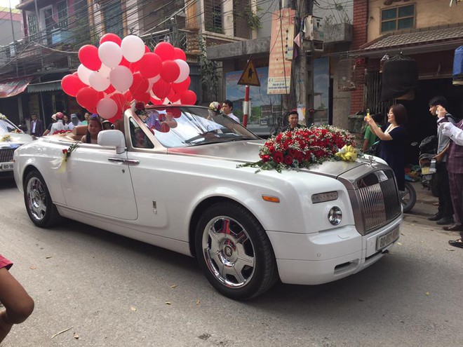 Siêu đám cưới tại Bắc Ninh: Kéo dài 15 ngày, 2 xe Rolls-Royce rước dâu, pháo hoa bắn rợp trời - Ảnh 4.