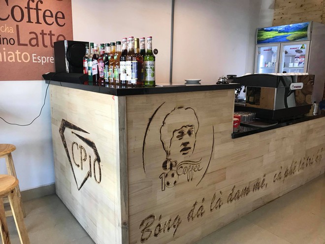 Cận cảnh qu&aacute;n cafe mới khai trương của C&ocirc;ng Phượng - Ảnh 2.