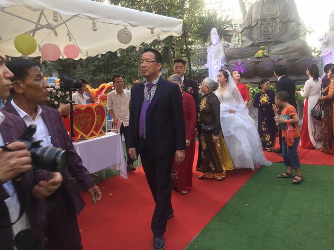 Siêu đám cưới tại Bắc Ninh: Kéo dài 15 ngày, 2 xe Rolls-Royce rước dâu, pháo hoa bắn rợp trời - Ảnh 7.