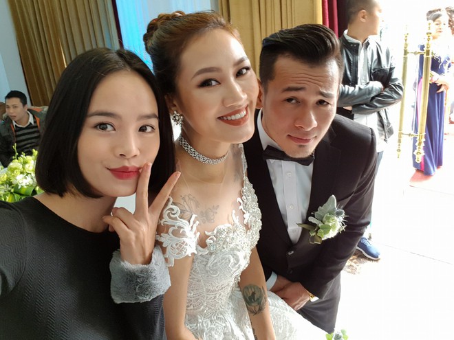Bạn gái Cường Đô La, Diệp Lâm Anh rạng rỡ đến chúc mừng đám cưới của stylist Pông Chuẩn - Ảnh 3.