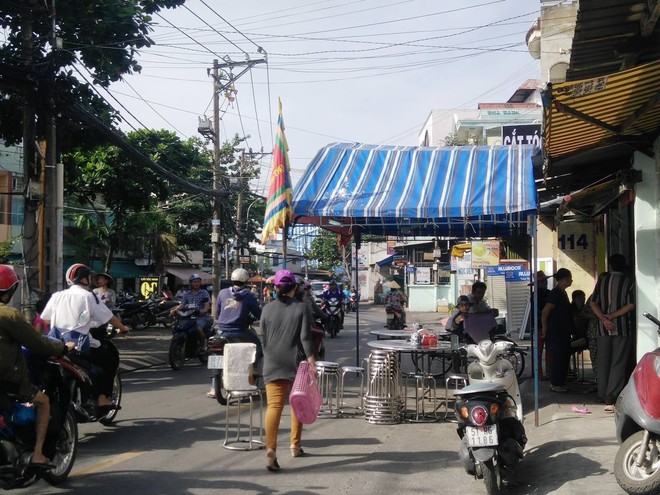 Vụ bé trai 6 tuổi bị bảo vệ dân phố sát hại: Người mẹ đang mang thai nén nỗi đau lo tang lễ cho con - Ảnh 1.