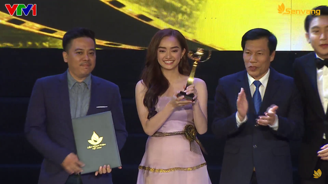 Lần đầu tiên đóng phim, Kaity Nguyễn ẵm luôn giải Nữ chính xuất sắc nhất tại LHP Việt Nam - Ảnh 2.