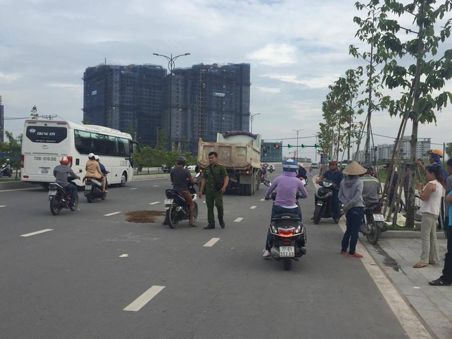 Tông vào đuôi xe ben, nam thanh niên tử vong tại chỗ - Ảnh 1.