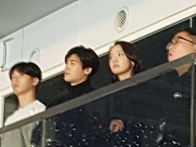 Yoona gây bão khi cùng 2 trai đẹp Park Hyung Sik và Park Seo Joon đi xem concert của BTS - Ảnh 1.