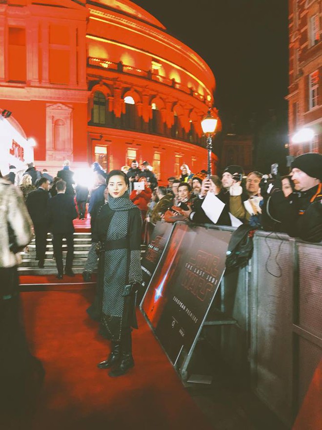 Ngô Thanh Vân xuất hiện xinh đẹp, thân thiết bên nhà biên kịch Star Wars tại buổi công chiếu ở London - Ảnh 7.