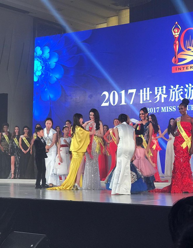 &Aacute; hậu Diệu Th&ugrave;y xuất sắc mang về 2 giải thưởng tại cuộc thi Nữ ho&agrave;ng Du lịch Quốc tế 2017 - Ảnh 1.