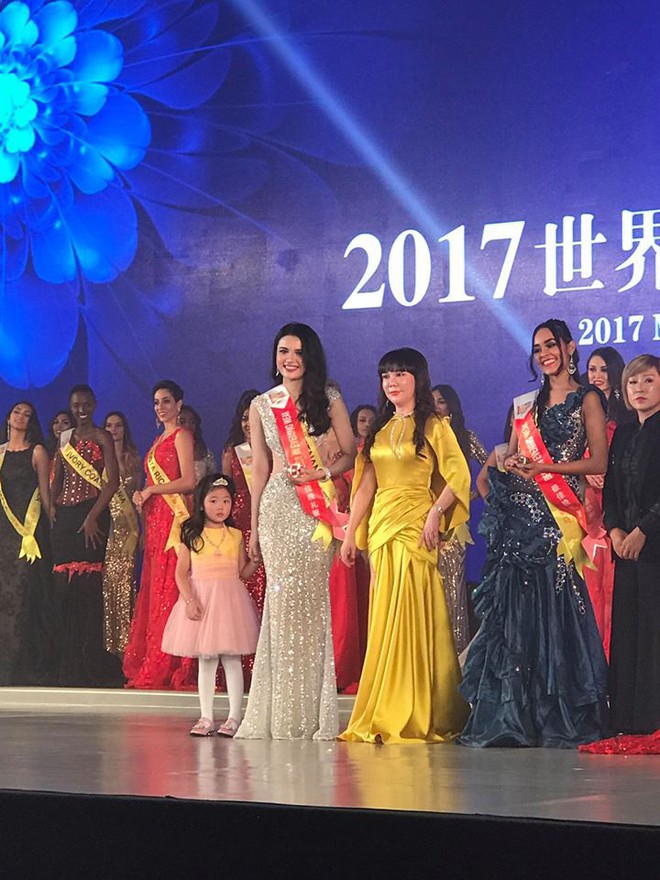 &Aacute; hậu Diệu Th&ugrave;y xuất sắc mang về 2 giải thưởng tại cuộc thi Nữ ho&agrave;ng Du lịch Quốc tế 2017 - Ảnh 2.