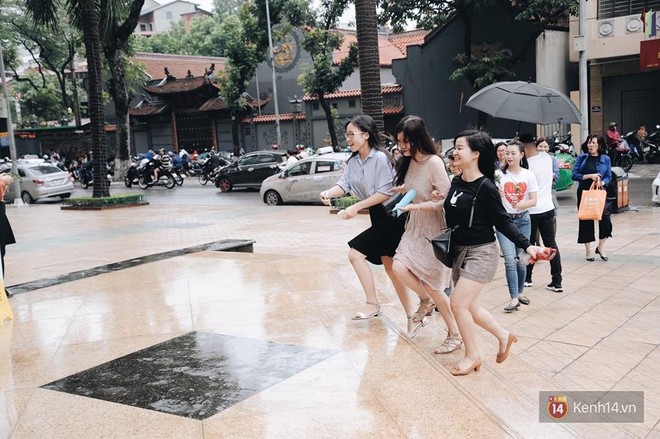 Zara Hà Nội khai trương: Tới trưa khách đông nghịt, ai cũng nô nức mua sắm như đi trẩy hội - Ảnh 8.