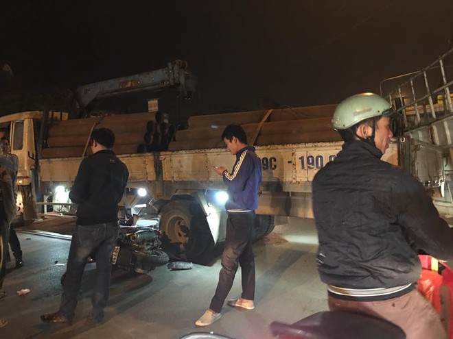 Tắc đường kinh hoàng tại Hà Nội: Người dân chôn chân tại chỗ gần 2h đồng hồ vẫn chưa về tới nhà - Ảnh 11.