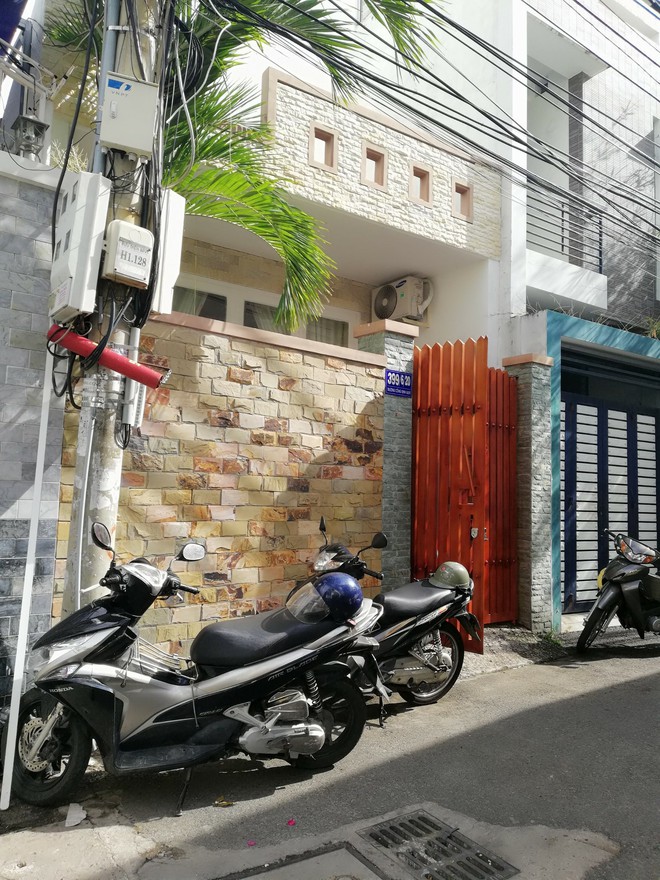 Lời khai của người chồng s&aacute;t hại vợ rồi tắm rửa, tới c&ocirc;ng an đầu th&uacute;: Nghi ngờ vợ c&oacute; người kh&aacute;c - Ảnh 1.