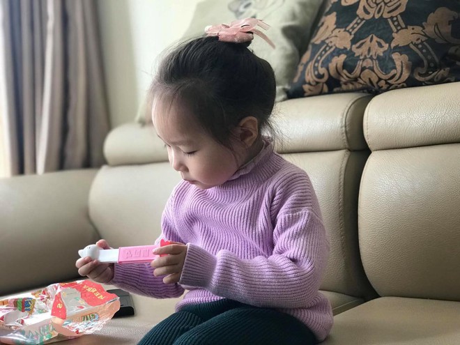 4 c&ocirc; b&eacute; trong hội bạn th&acirc;n nh&iacute;: Nh&oacute;c th&igrave; điệu v&agrave; th&iacute;ch soi gương, nh&oacute;c lại b&agrave; gi&agrave; ưa l&yacute; luận - Ảnh 17.