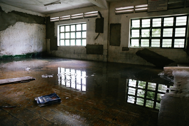 Cảnh u &aacute;m b&ecirc;n trong ng&ocirc;i trường tiểu học 20 tỷ đồng bị bỏ hoang gần 10 năm giữa S&agrave;i G&ograve;n - Ảnh 10.