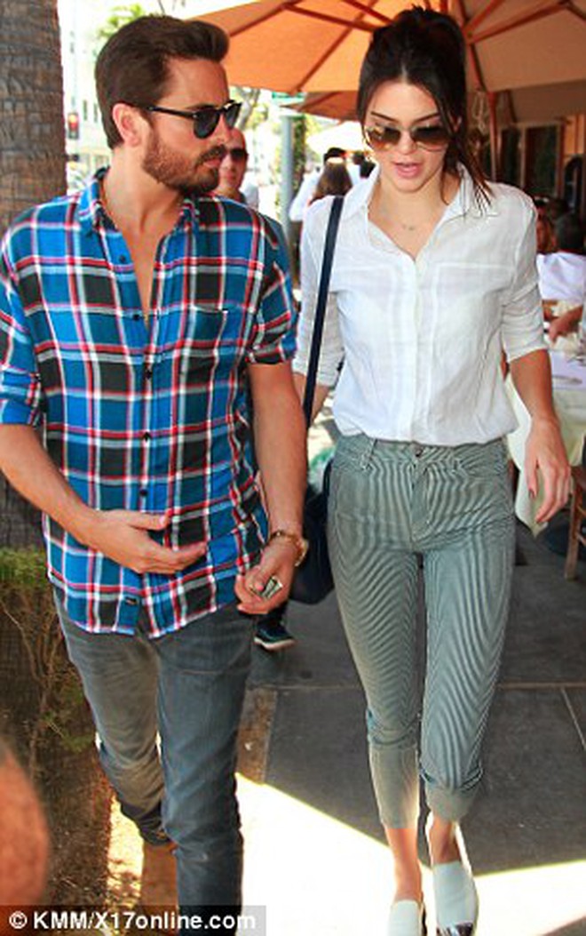 Did Kendall Jenner secretly have an affair with her brother-in-law behind her sister's back? - Photo 1.