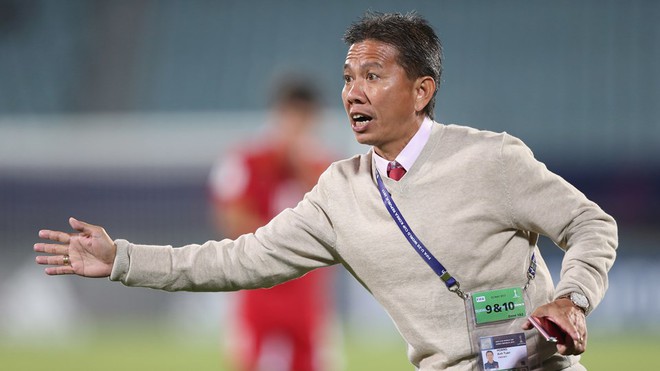 Cầu thủ U20 Việt Nam &ocirc;m đầu, gục xuống s&acirc;n v&igrave; h&ograve;a tiếc nuối - Ảnh 10.