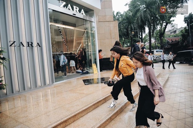 Zara Hà Nội khai trương: Tới trưa khách đông nghịt, ai cũng nô nức mua sắm như đi trẩy hội - Ảnh 9.